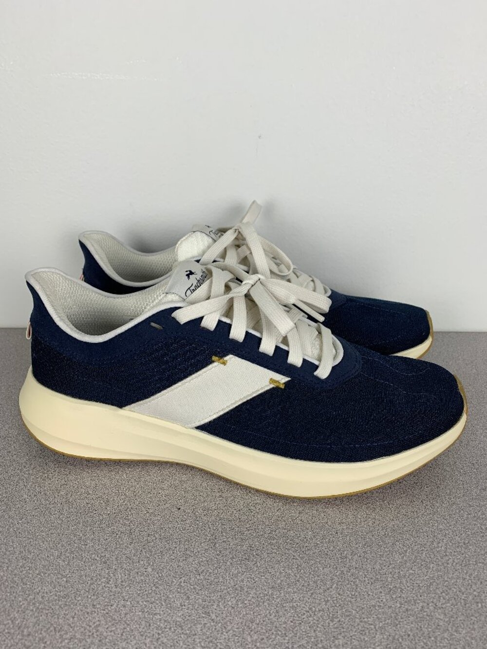 Tracksmith Eliot Runner Women's size 9.5 (Men's size 8) Navy Blue Running Shoes